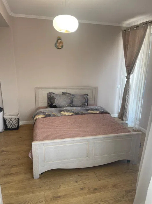 3 camere,  90 mp,  terasa 90 mp, parcare , zona str. Padurii, Grigorescu