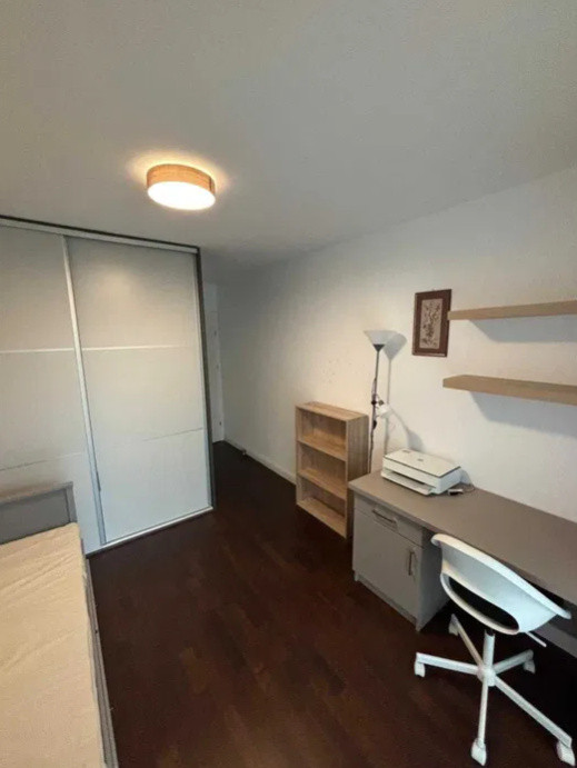 3 camere ,lux,  72 mp,  terasa, parcare, zona  Andrei Muresanu