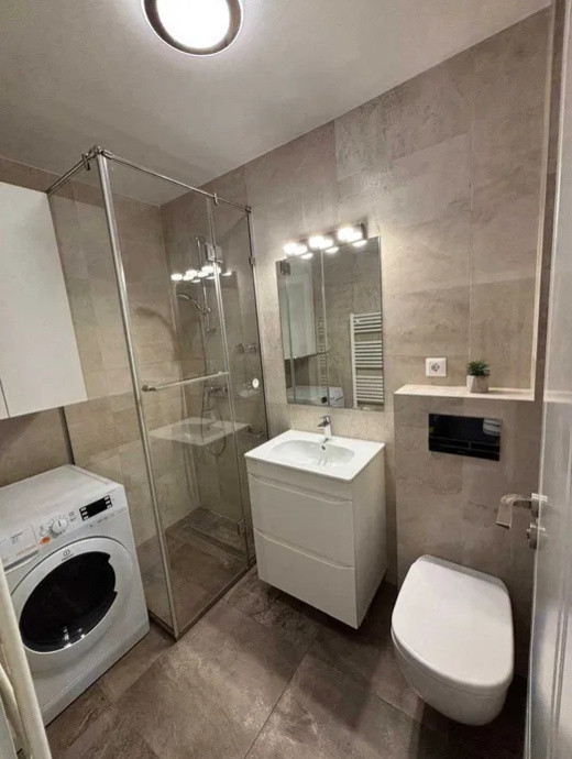 3 camere ,lux,  72 mp,  terasa, parcare, zona  Andrei Muresanu