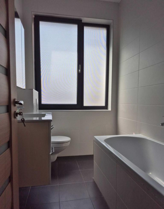 3 camere, 76 mp,  terasa, parcare, zona str.Ploiesti, Centru
