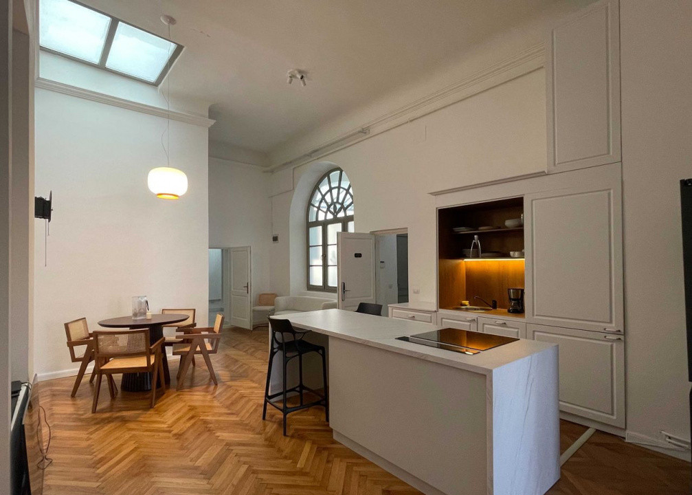 4 camere ,circular, 125 mp,  terasa, zona str.Eroilor, Centru