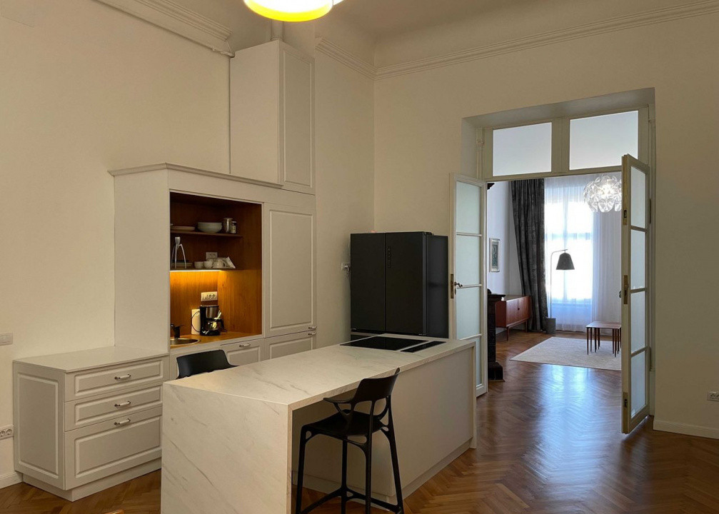 4 camere ,circular, 125 mp,  terasa, zona str.Eroilor, Centru
