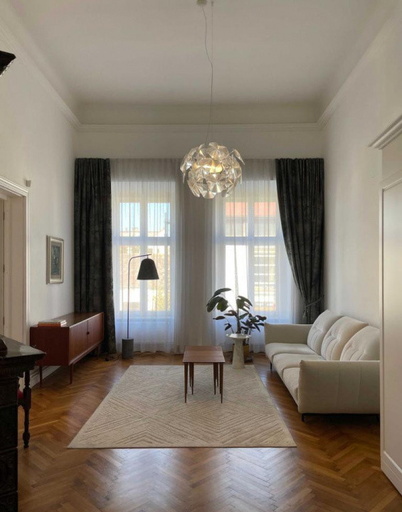 4 camere ,circular, 125 mp,  terasa, zona str.Eroilor, Centru