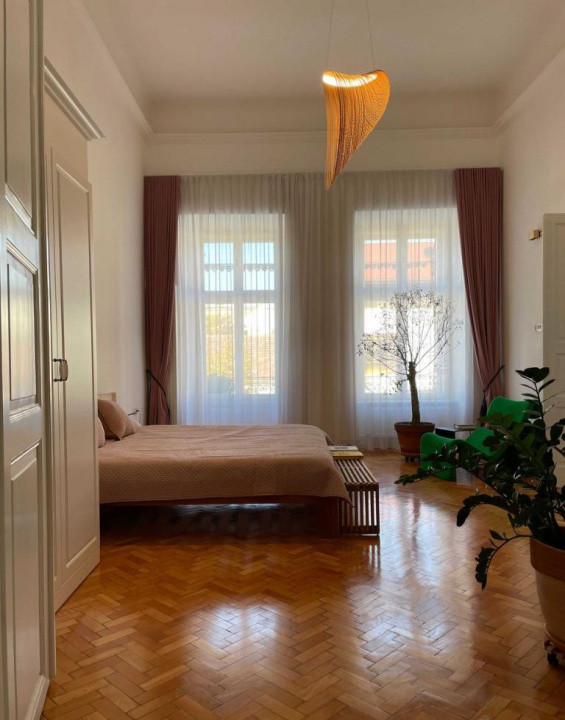 4 camere ,circular, 125 mp,  terasa, zona str.Eroilor, Centru