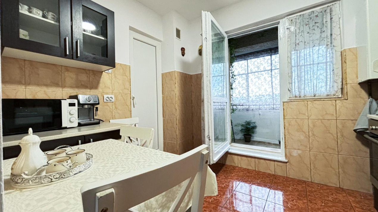 4 camere, 76 mp,  2 balcoane, zona Piata-Marasti, Marasti