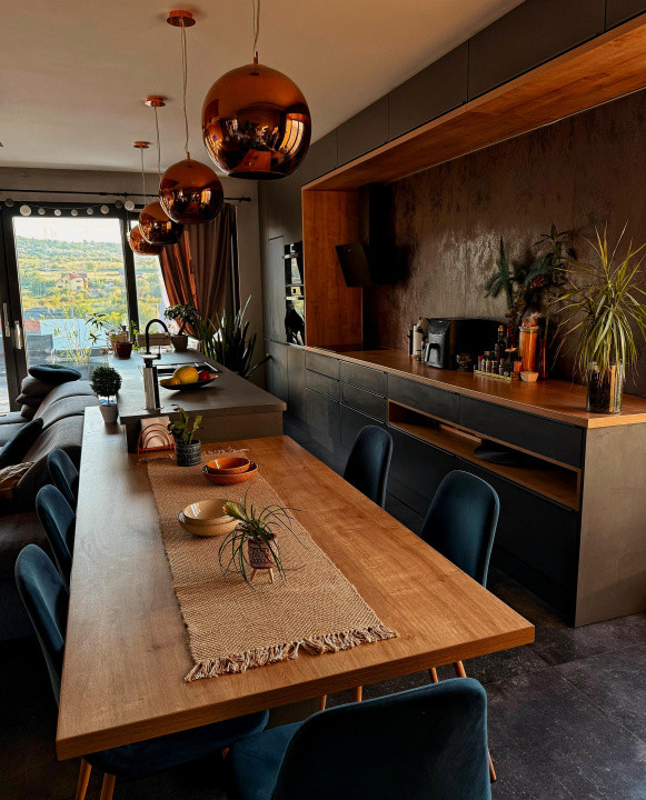 Penthous Lux,. 3 camere , 120 mp, 2 parcari. str. Borhanci