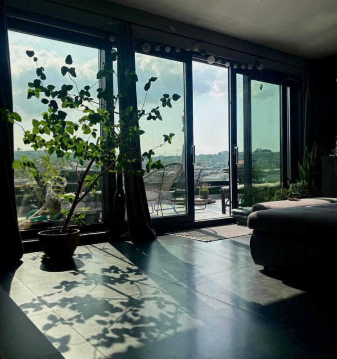 Penthous Lux,. 3 camere , 120 mp, 2 parcari. str. Borhanci