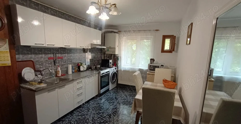 2 camere ,decomandat, 50 mp,  boxa, zona str.padurii, Zorilor