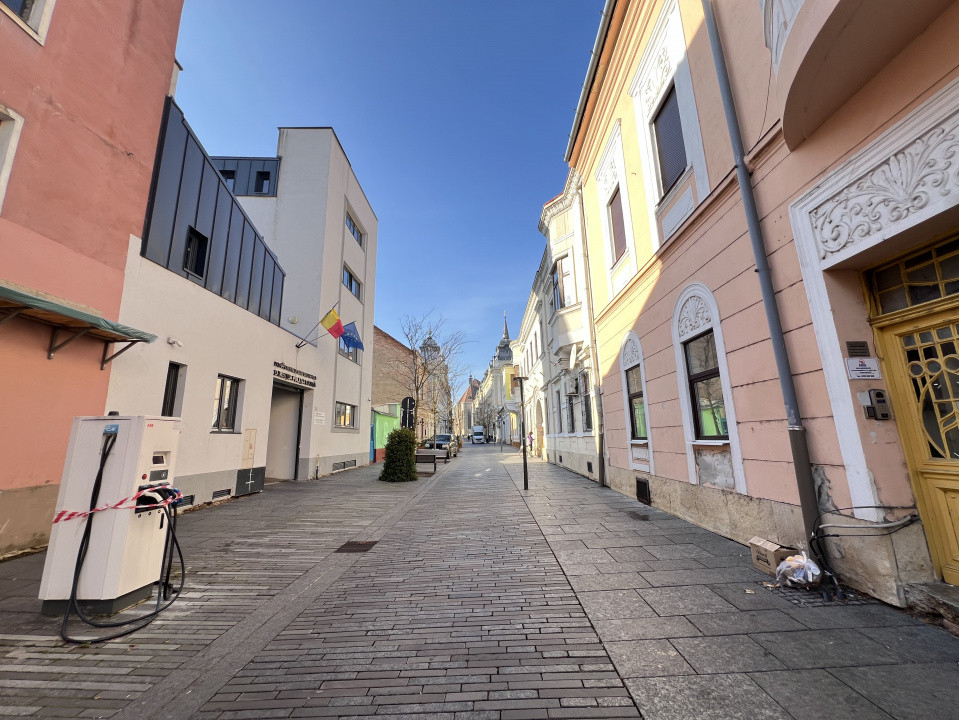 2 camere, 40 mp, curte, str.Iuliu Maniu, Centru