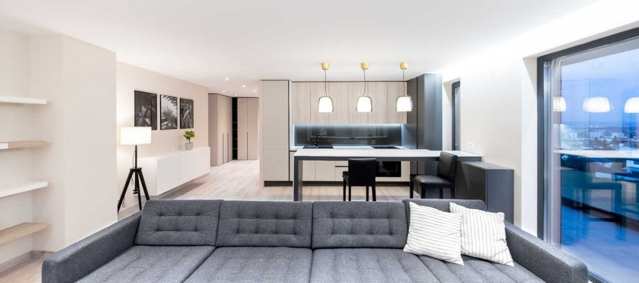 3 camere , 82 mp, 1 parcare, terasa, zona  Andrei Muresanu