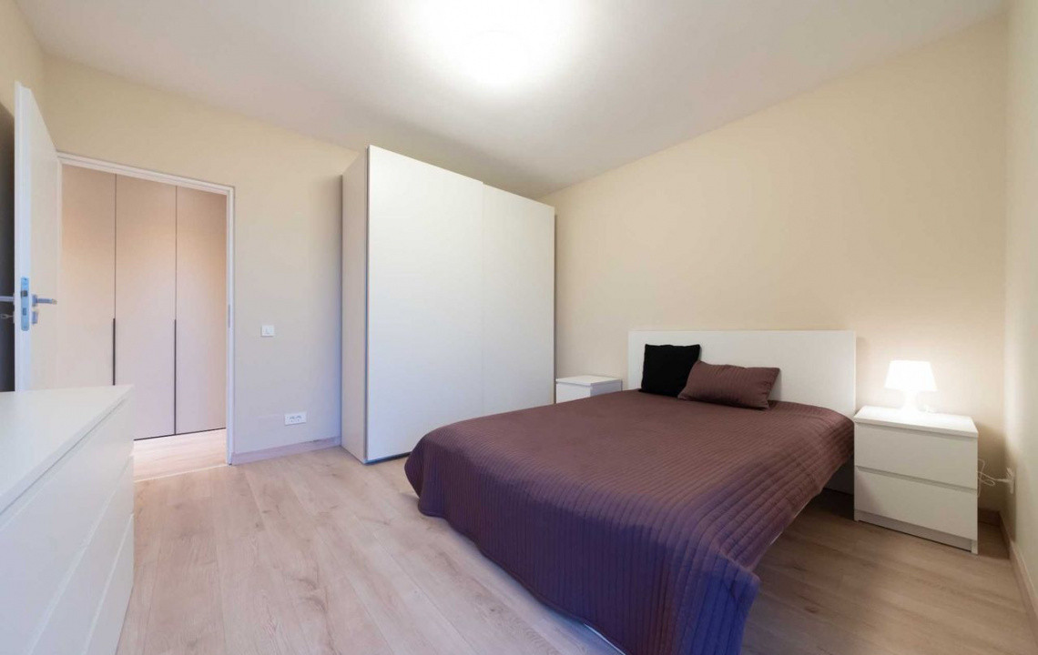 3 camere , 82 mp, 1 parcare, terasa, zona  Andrei Muresanu