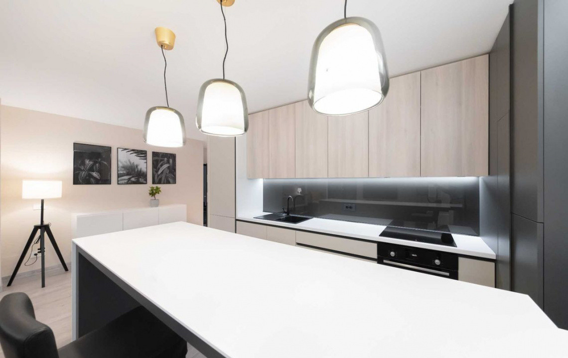 3 camere , 82 mp, 1 parcare, terasa, zona  Andrei Muresanu