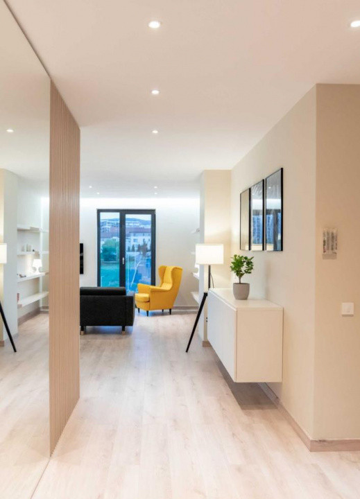 3 camere , 82 mp, 1 parcare, terasa, zona  Andrei Muresanu