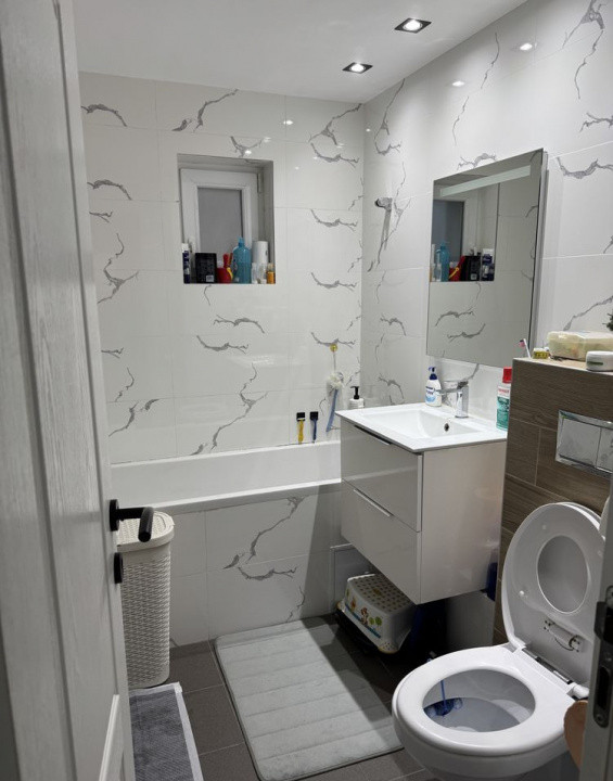 3 camere, decomandat, 65 mp,  balcon, zona  Marasti