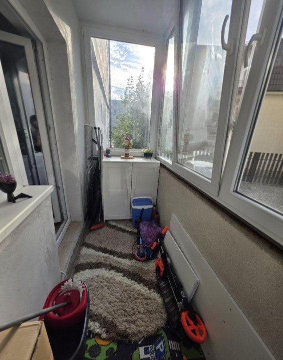 3 camere, decomandat, 65 mp,  balcon, zona  Marasti