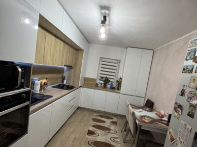 3 camere, decomandat, 65 mp,  balcon, zona  Marasti