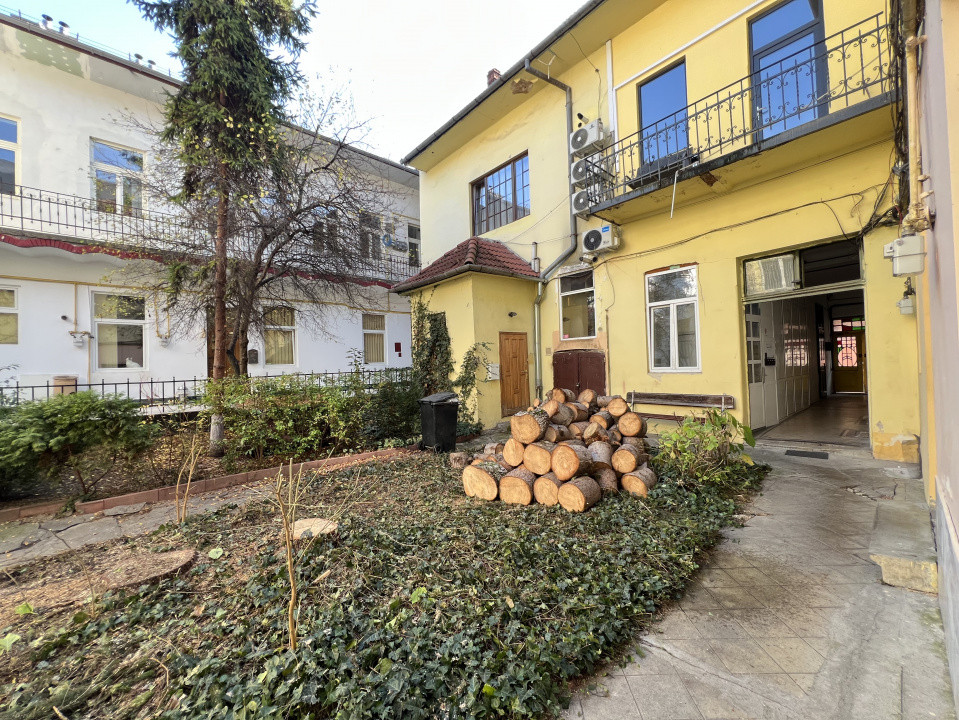 2 camere, Finisat, Curte str.Iuliu Maniu, Centru