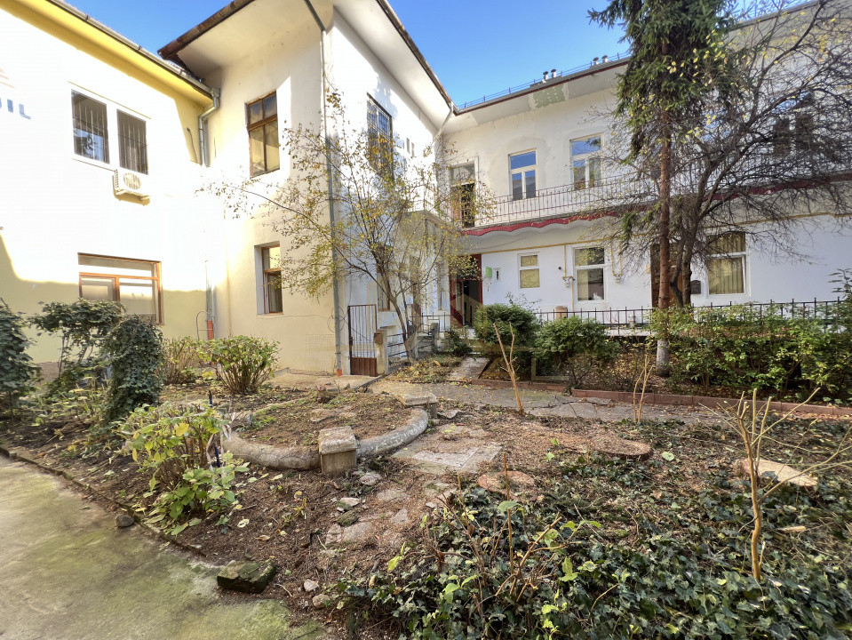 2 camere, Finisat, Curte str.Iuliu Maniu, Centru