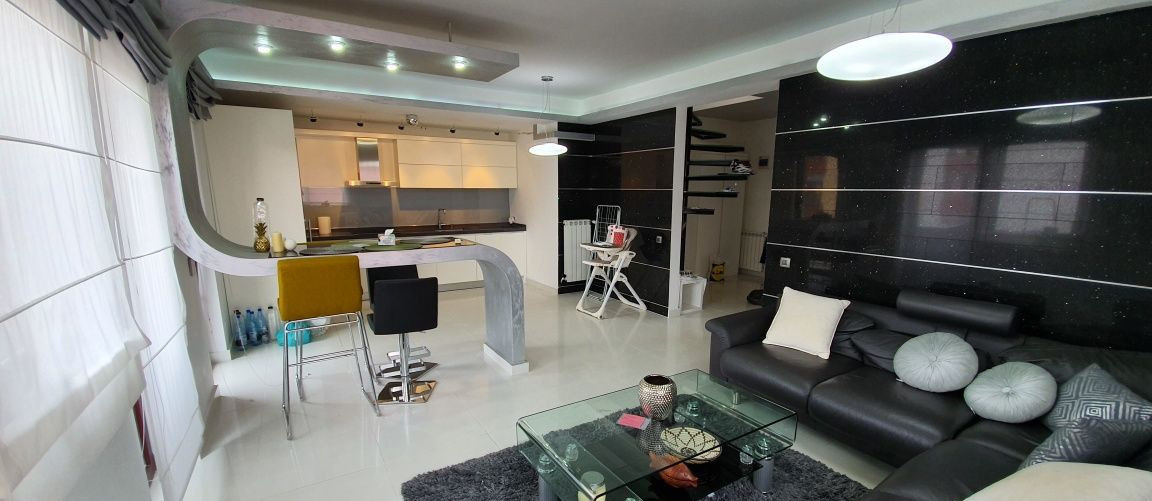 3 camere ,60 mp, 2 parcari  terasa, str.Mircea Eliade, Zorilor