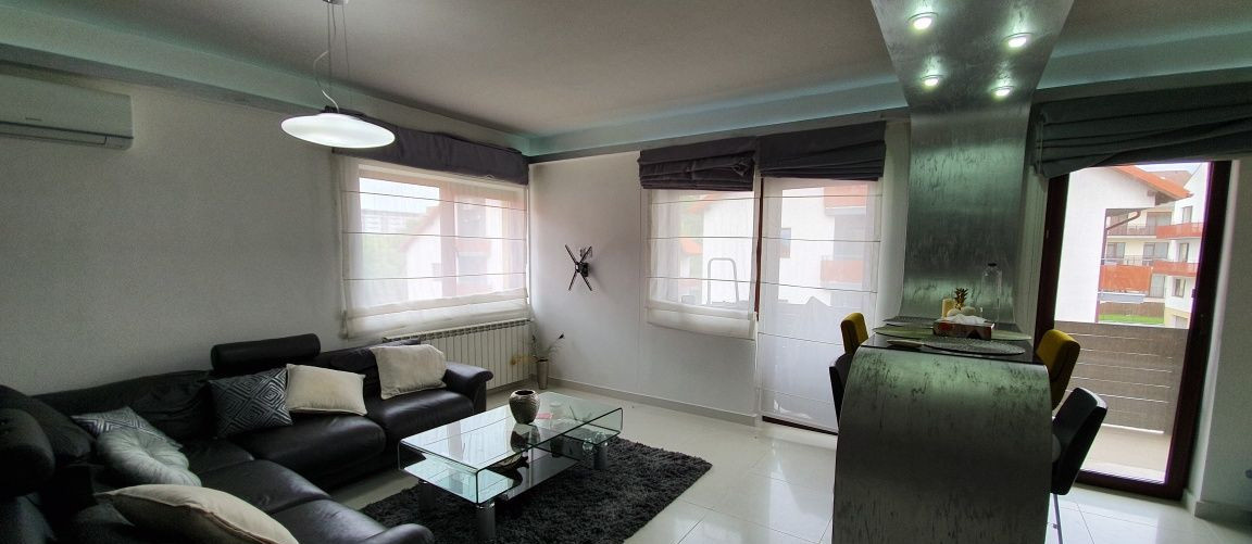 3 camere ,60 mp, 2 parcari  terasa, str.Mircea Eliade, Zorilor