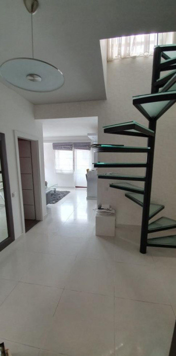 3 camere ,60 mp, 2 parcari  terasa, str.Mircea Eliade, Zorilor