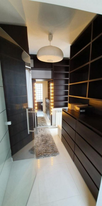 3 camere ,60 mp, 2 parcari  terasa, str.Mircea Eliade, Zorilor