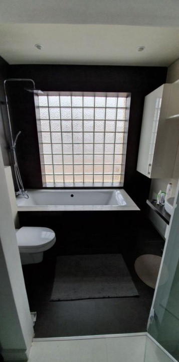 3 camere ,60 mp, 2 parcari  terasa, str.Mircea Eliade, Zorilor