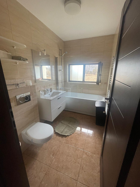 2 camere , 53 mp,  terasa, parcare, curte, zona stre. Buna-Ziua