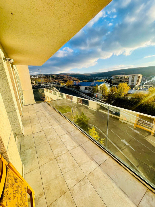 3 camere ,Lux, 75 mp, parcare, terasa, zona str.Frunzisului, Zorilor