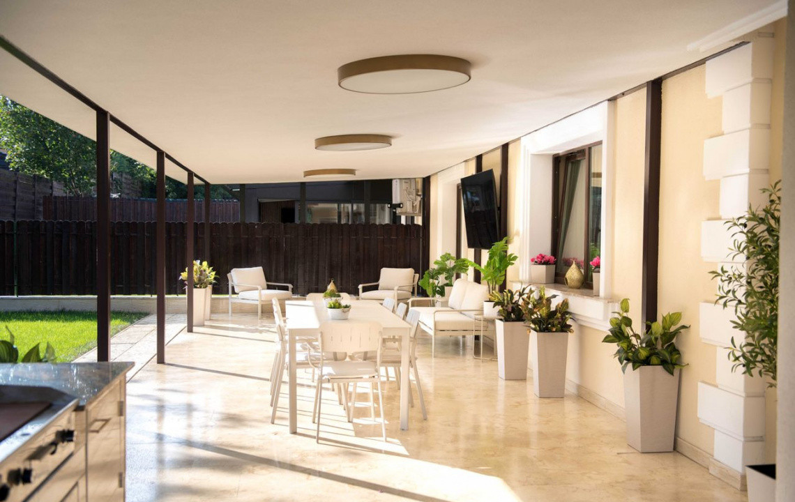 Vila Lux cu 5 camere , 300 mp, pistcina, 5 camere, terasa , Borhanci 