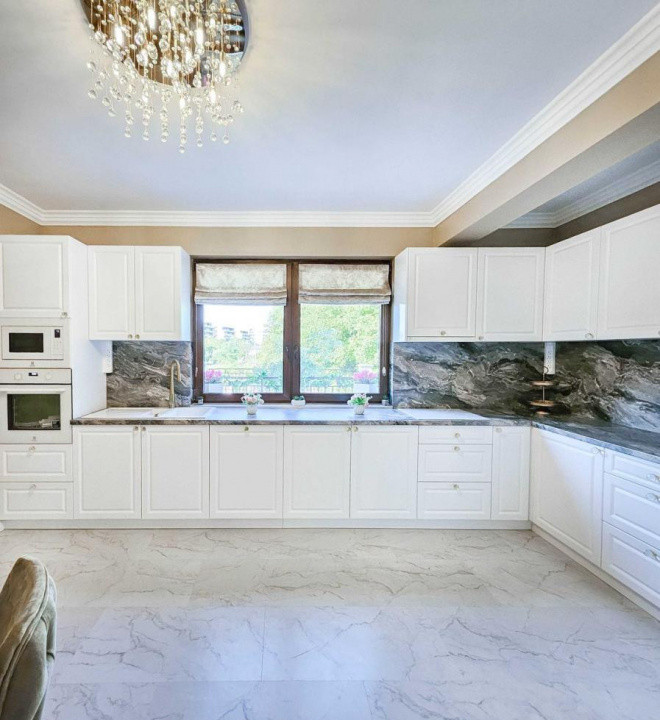 Vila Lux cu 5 camere , 300 mp, pistcina, 5 camere, terasa , Borhanci 