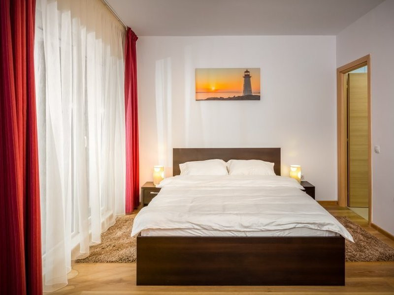 3 camere, 85 mp, Lux , Totul Nou, Parcare, Terasa zona Buna Ziua