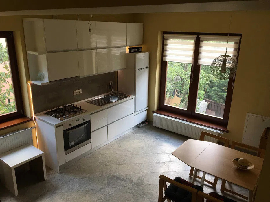 3 camere ,100 mp,Totul NOU, Curte , zona str.Ciresilor, Zorilor - UMF