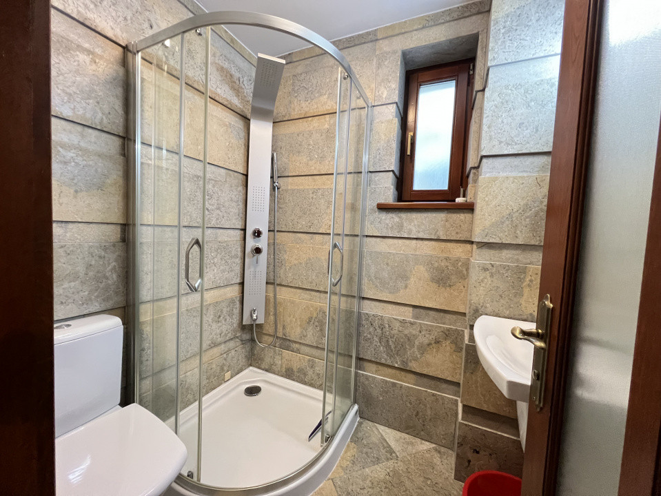 3 camere ,100 mp,Totul NOU, Curte , zona str.Ciresilor, Zorilor - UMF