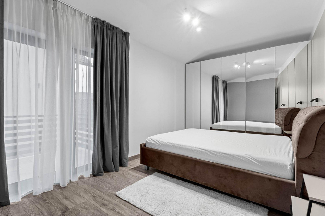 Vila cu 3 camere , 135 mp,  Lux, curte, 3 parcari , terasa , Iris 