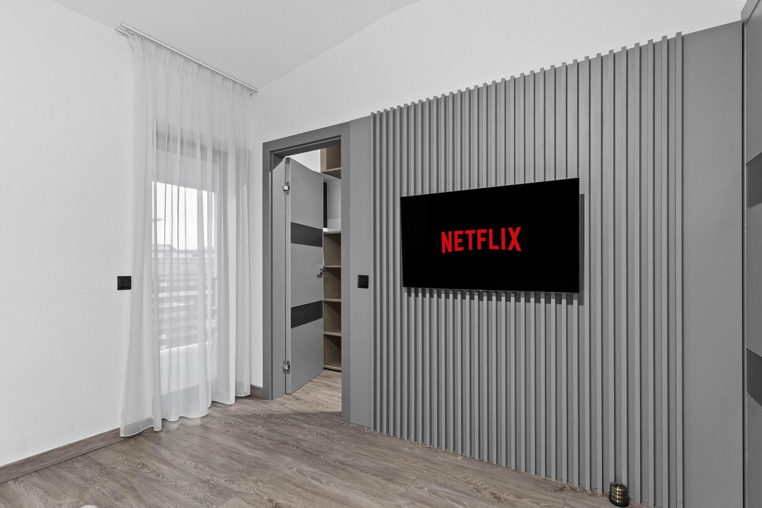 Vila cu 3 camere , 135 mp,  Lux, curte, 3 parcari , terasa , Iris 