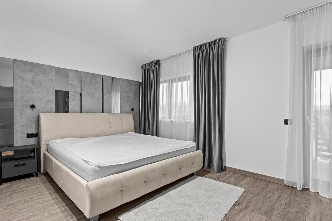 Vila cu 3 camere , 135 mp,  Lux, curte, 3 parcari , terasa , Iris 