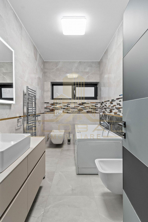 Vila cu 3 camere , 135 mp,  Lux, curte, 3 parcari , terasa , Iris 