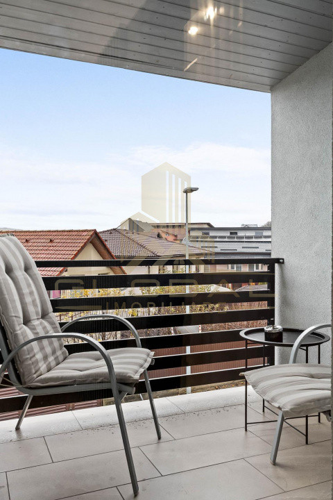 Vila cu 3 camere , 135 mp,  Lux, curte, 3 parcari , terasa , Iris 