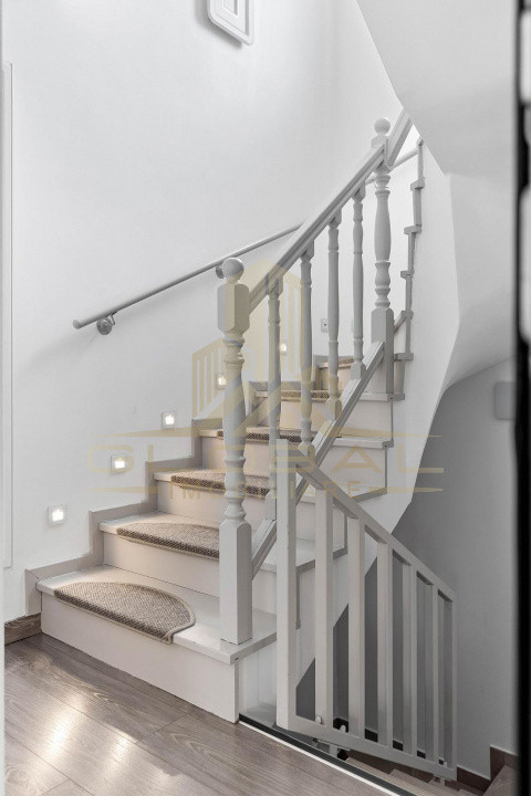 Vila cu 3 camere , 135 mp,  Lux, curte, 3 parcari , terasa , Iris 