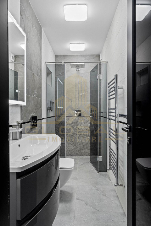 Vila cu 3 camere , 135 mp,  Lux, curte, 3 parcari , terasa , Iris 