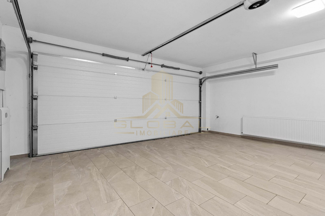 Vila cu 3 camere , 135 mp,  Lux, curte, 3 parcari , terasa , Iris 