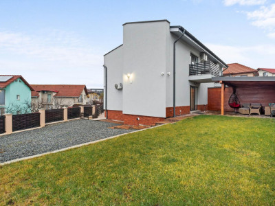 Vila cu 3 camere , 135 mp,  Lux, curte, 3 parcari , terasa , Iris 