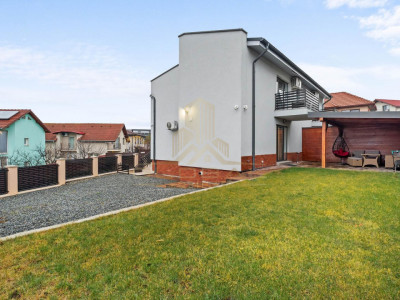 Vila cu 3 camere , 135 mp,  Lux, curte, 3 parcari , terasa , Iris 