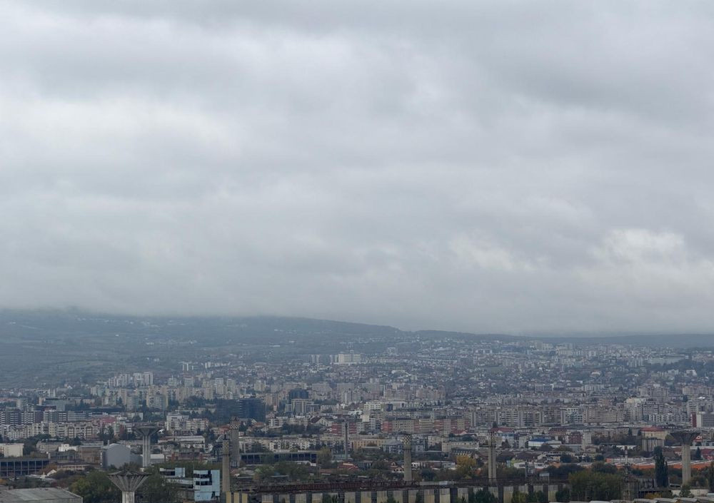 Vila cu  4 camere , 190 mp, curte, parcari , terasa , Iris Voronet