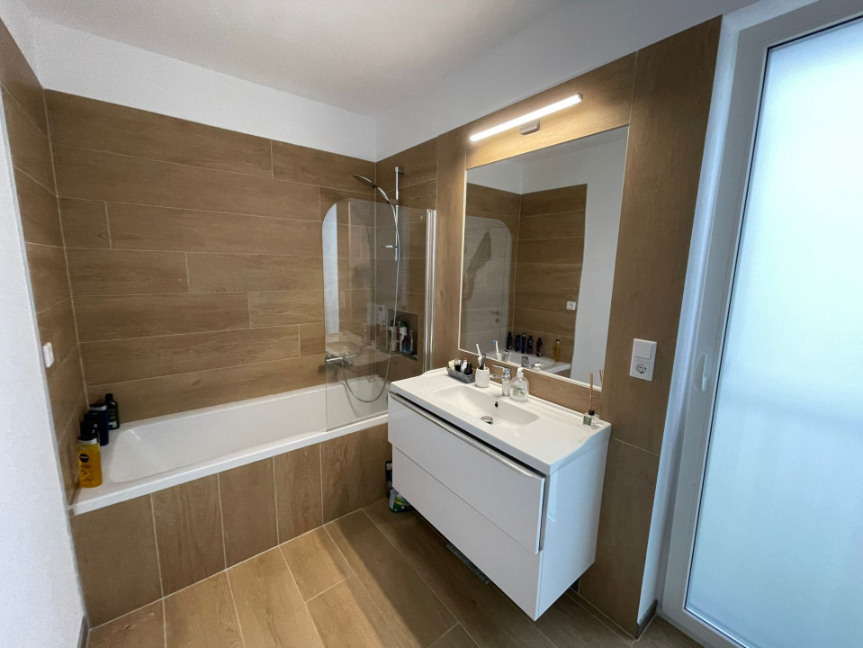 4 camere, Garaj , Terasa, Nuo, Europa / Eugen Ionesco