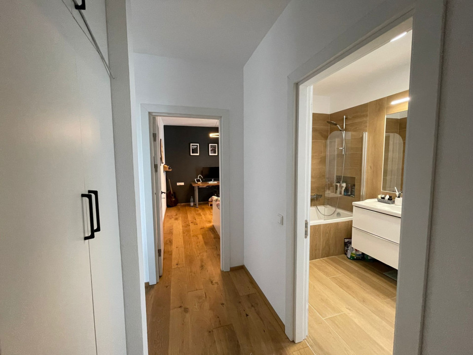 4 camere, Garaj , Terasa, Nuo, Europa / Eugen Ionesco