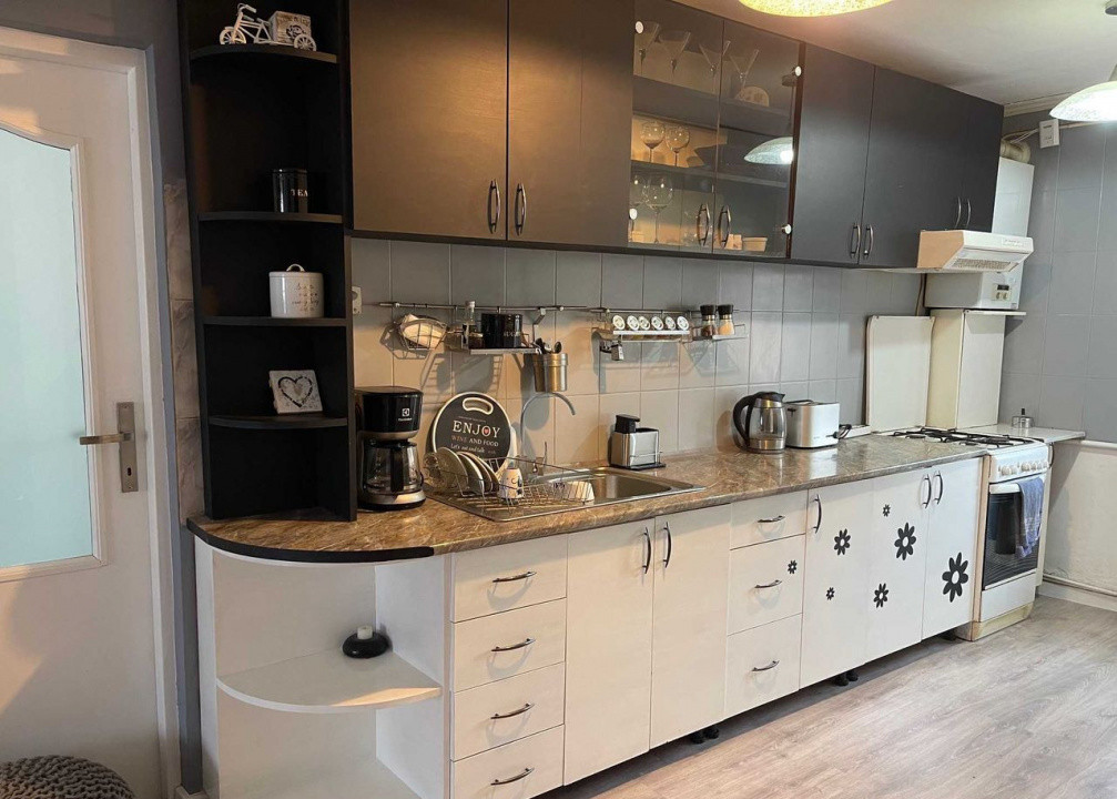 3 camere ,65 mp, NOU. A.C, balcon, zona str.Dambovitei, Marasti