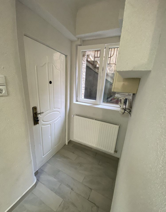 2 camere ,decomandat, 37 mp , parcare, zona Str.rovine, Gara