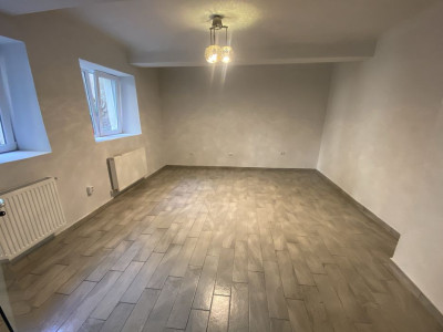 2 camere ,decomandat, 37 mp , parcare, zona Str.rovine, Gara